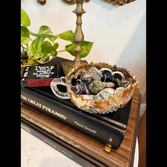 Antique Crystal Triangular Nappy with Gold Rim and Heart Cut Design, circa 1899 - Picture 2 of 9